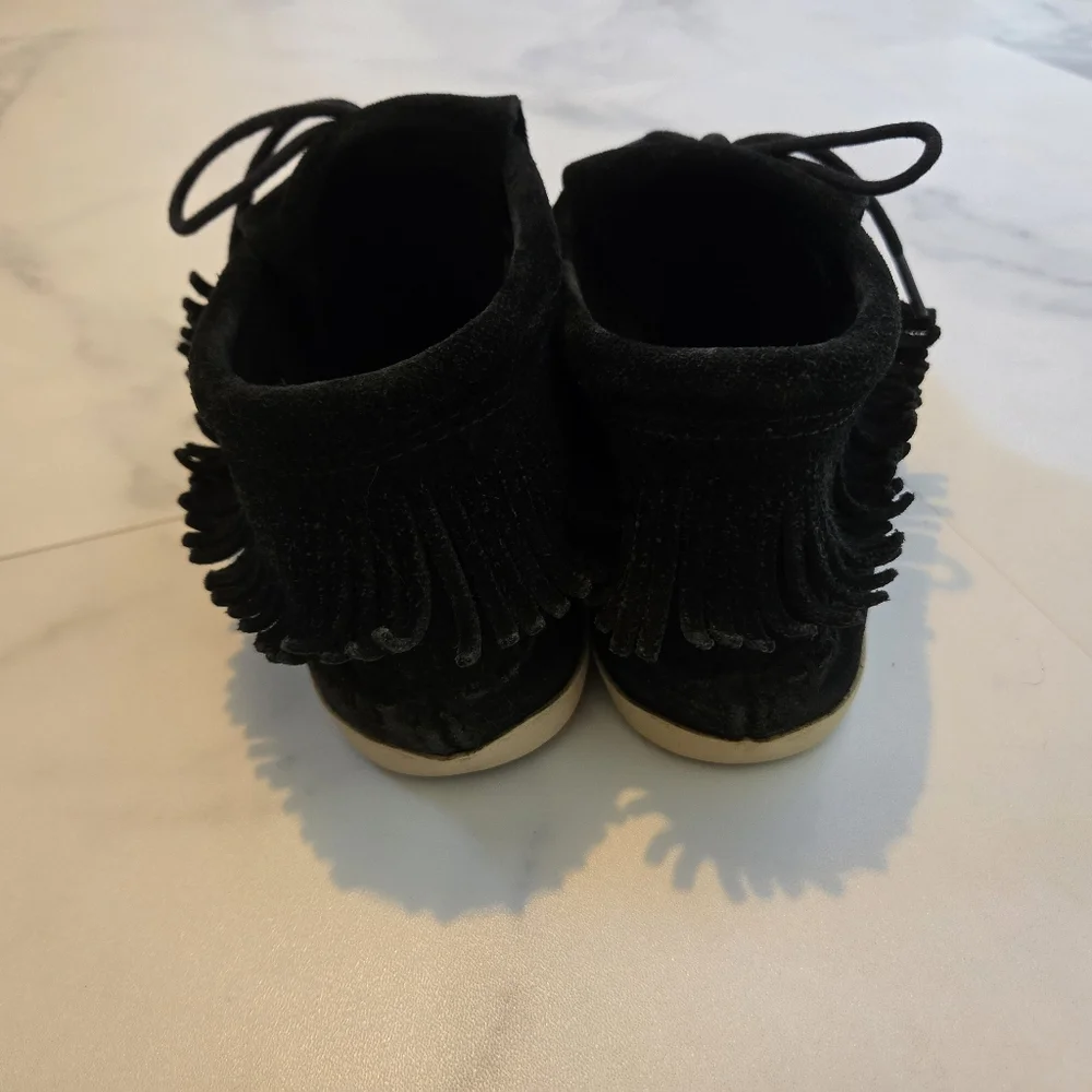 Minnetonka Black Venice Suede Fringe Ankle Boot Moccasin Size 9 - Picture 4 of 8